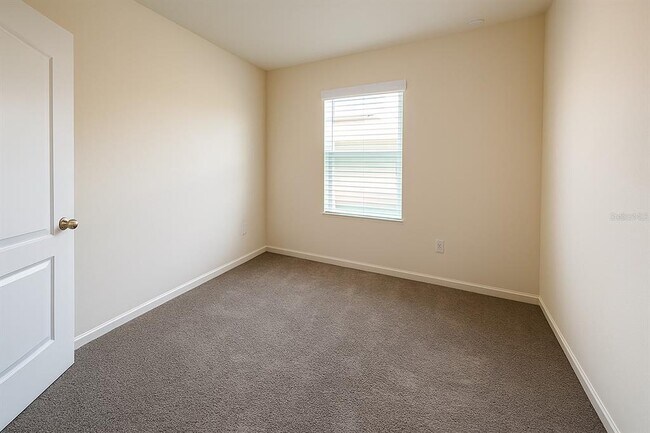 Building Photo - 2323 Gifford Dr