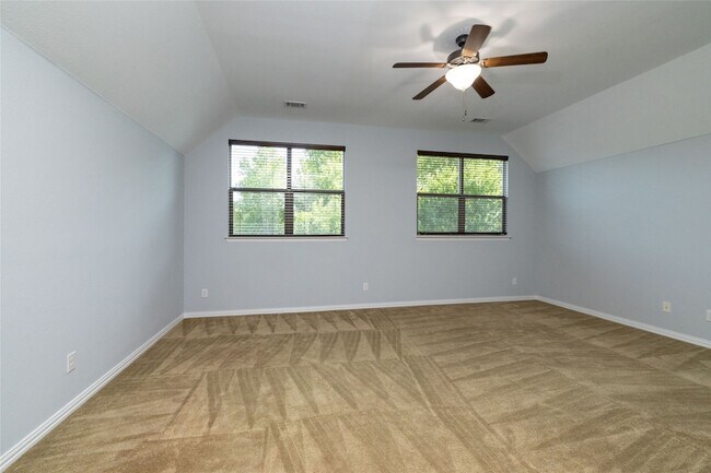 Building Photo - 305 Dorset Ct