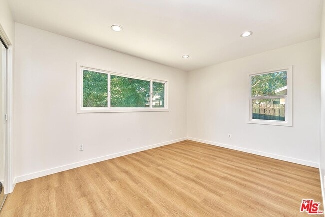 Building Photo - 6443 Columbus Ave