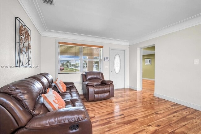 Building Photo - 2825 SW 5th St