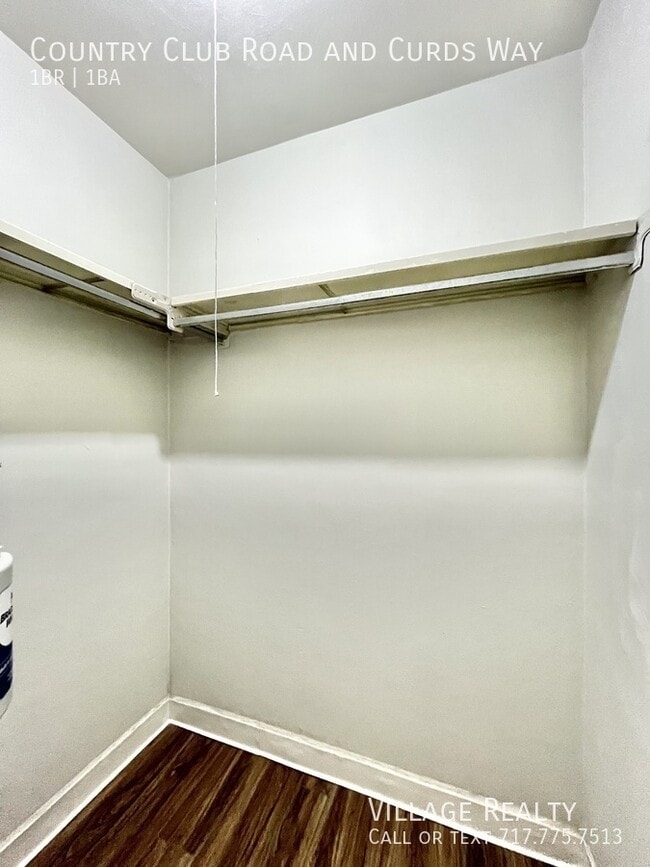 Building Photo - 671 Country Club Rd