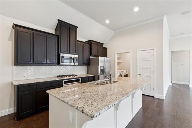 Building Photo - 913 Parkside Dr