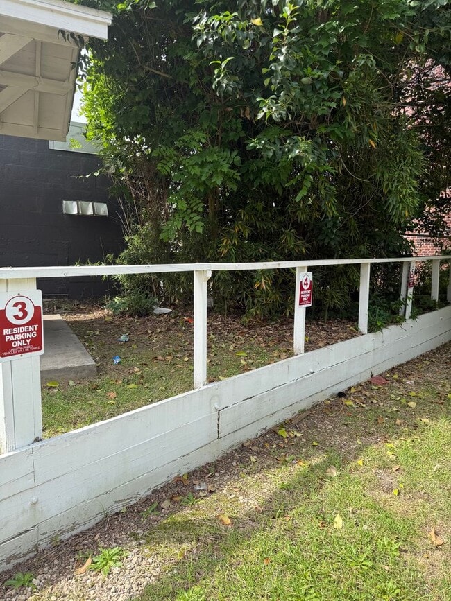 Building Photo - Midtown Apartment- in Historic House