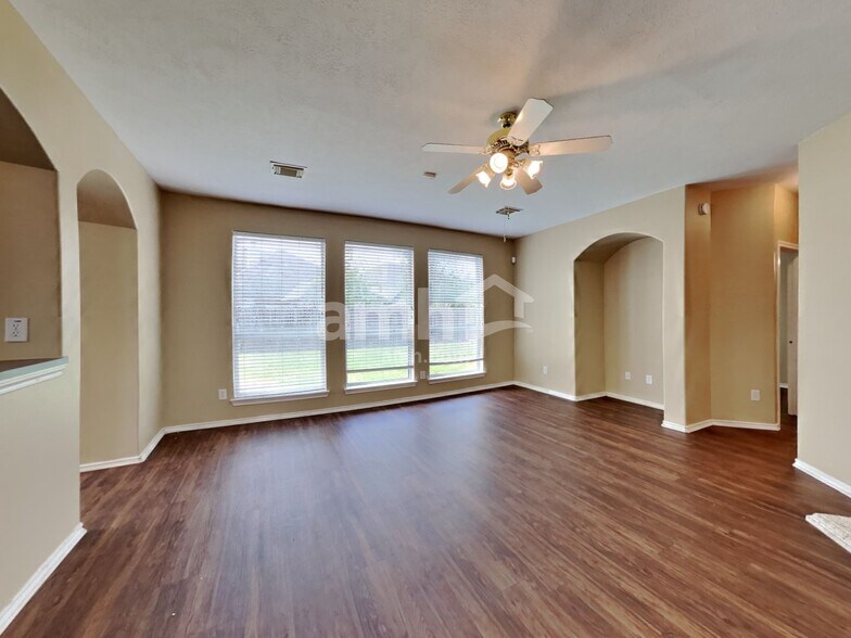 Building Photo - 26004 Castle Meadow Ln