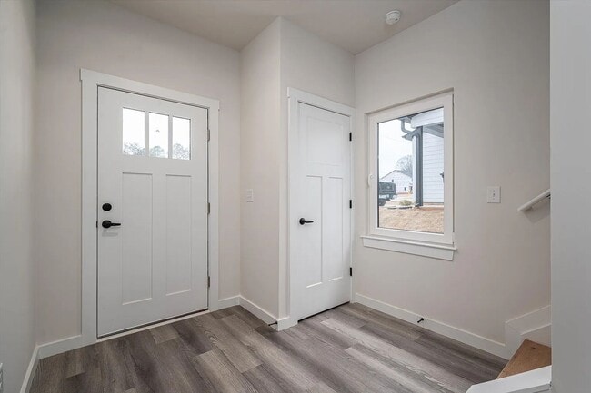 Building Photo - 2025 Built Townhome - Move-In Ready!