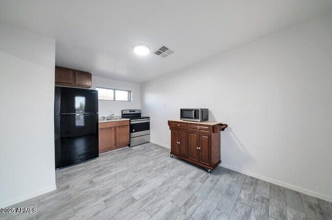 Building Photo - 1108 S 33rd Ave
