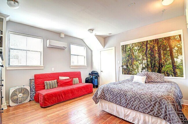 Building Photo - 100 McGowen St