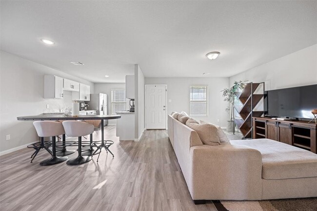 Building Photo - 2849 Golf Crest Dr