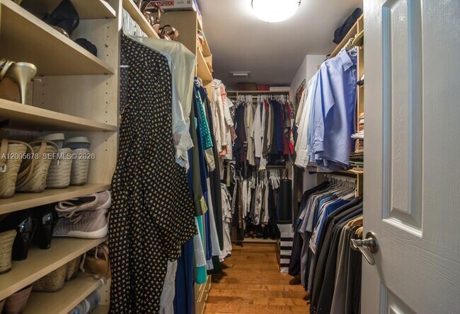 Building Photo - 1237 Aduana Ave