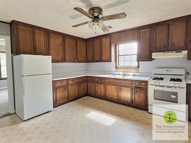 Building Photo - 3 Bed, 2 Full Bath - Country Charm with Modern Updates Near Prattville and Maxwell AFB