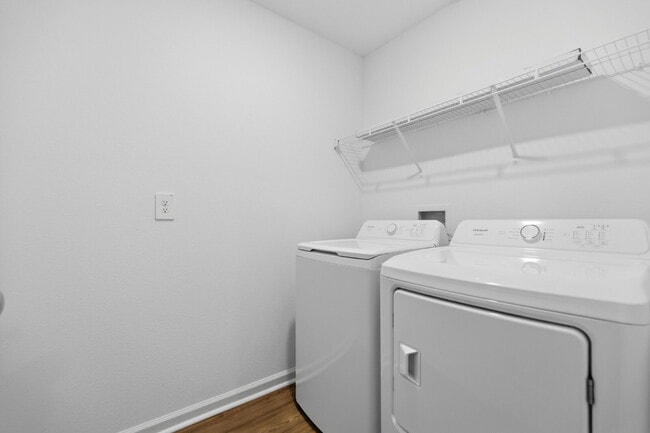 Building Photo - Available Now –NEW  Beautiful Move-In Ready Home in Ocala!INTERNET INCLUDED