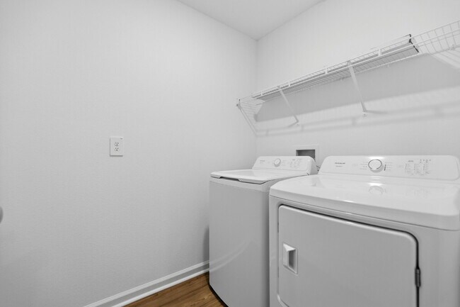 Building Photo - **Move-in Special no application fees** –NEW  Beautiful Move-In Ready Home in Ocala!INTERNET INCL...