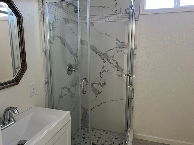 Building Photo - BEAUTIFUL DETACHED ADU WITH AC, NEW APPLIANCES, PRIVATE ENTRANCE, UPDATED KITCHEN AND MORE!!!