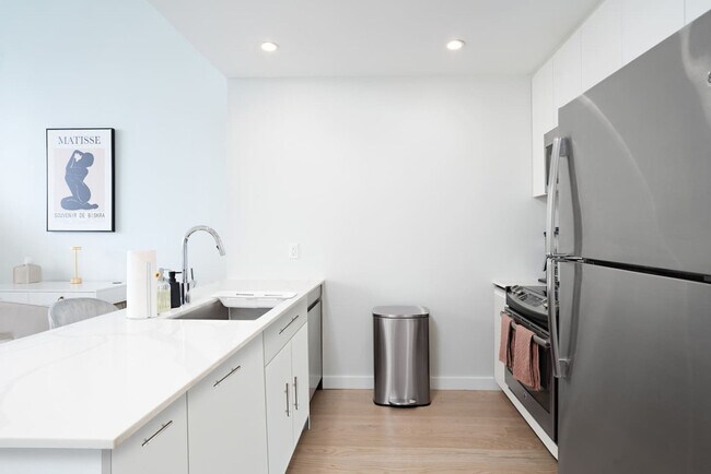 Building Photo - 648 Jackson St