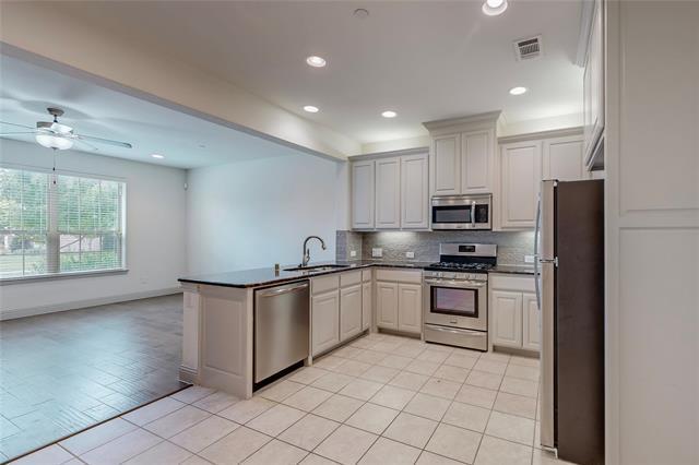 Building Photo - 2404 Jameson Ln