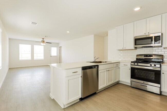 Building Photo - 3728 Axis Hl St