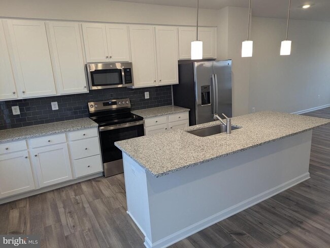 Building Photo - 11 Short Br Dr