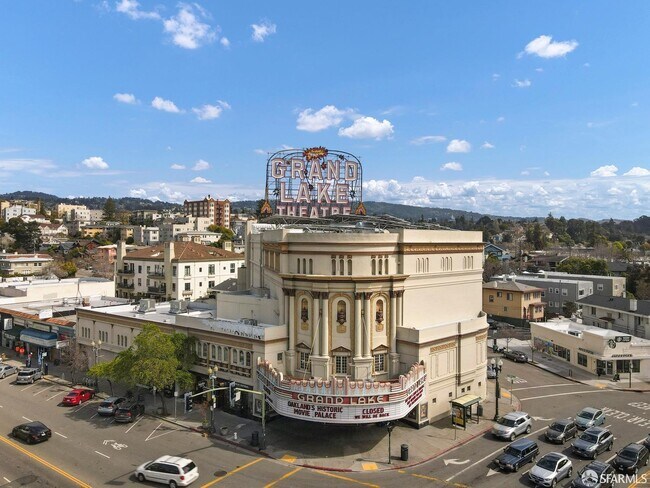 Building Photo - 466 Crescent St
