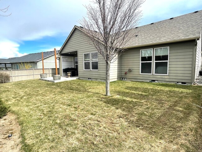 Building Photo - Beautiful Creekstone Home in Kennewick!