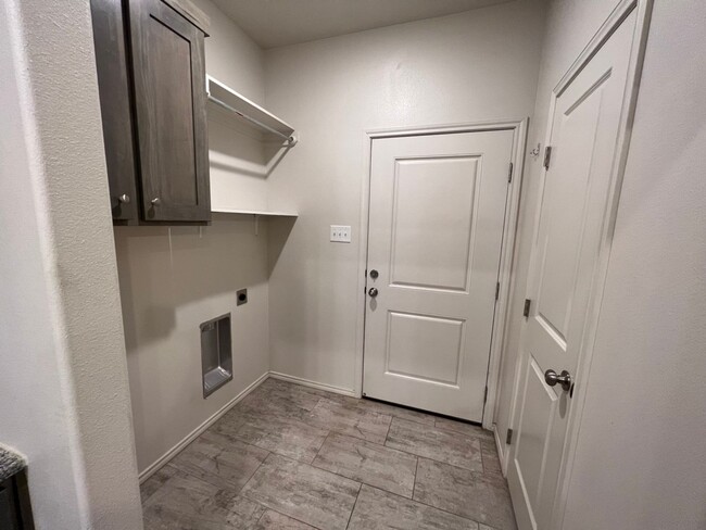 Building Photo - New 2 Bedroom Townhome Available In Wolffo...