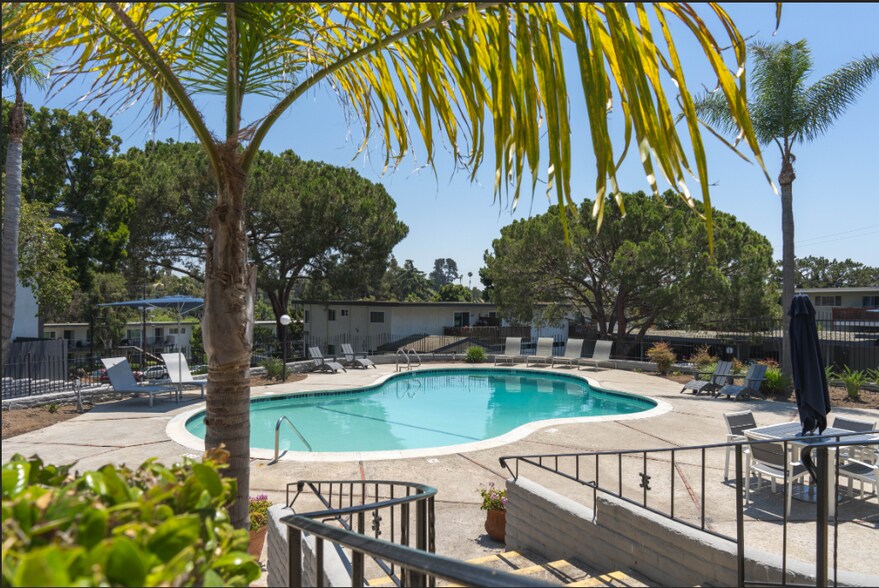 Building Photo - 1130 Meadow Lake Dr