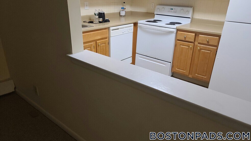 Building Photo - 245 Main St