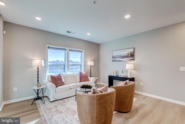 Building Photo - 44848 Tiverton Sq