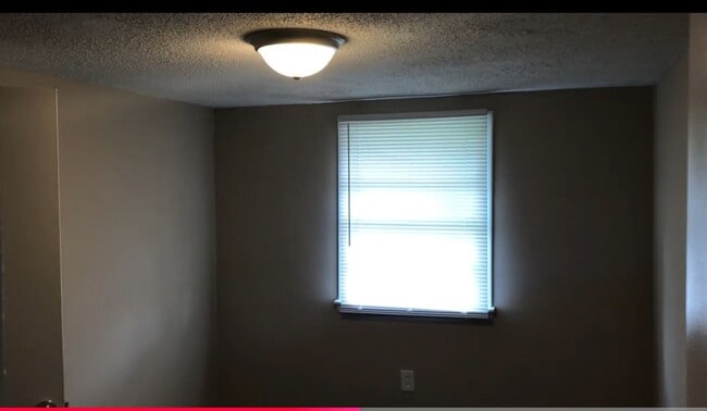 Building Photo - Nice 3 bedroom 1 bath in heart of Woodbury