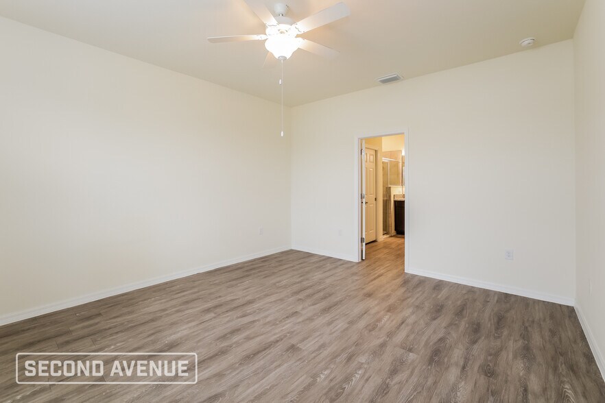 Building Photo - 4154 NE 9th Ave