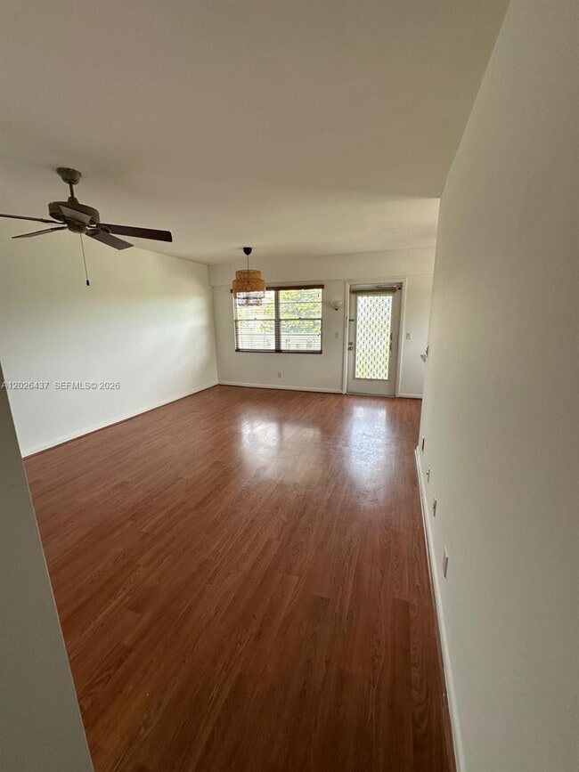 Building Photo - 449 Fanshaw K