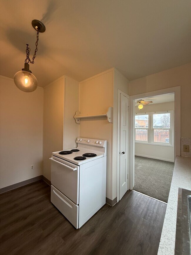 Building Photo - 1115lo