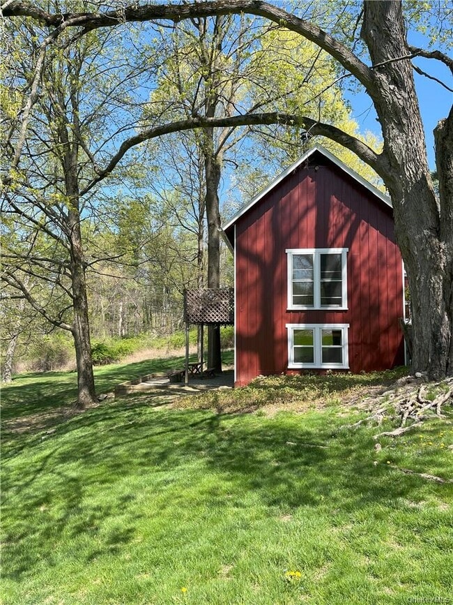 Building Photo - 703 Croton Lake Rd