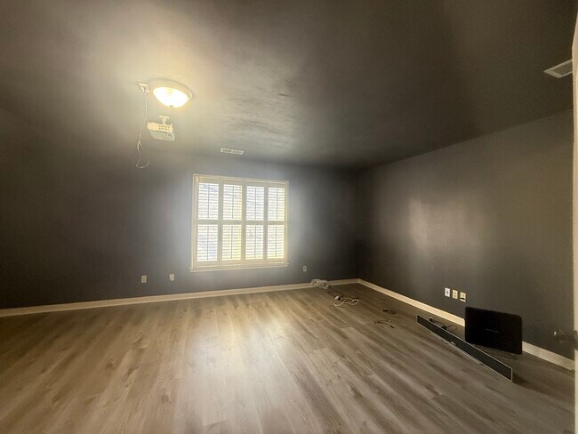 Building Photo - 481 Glenogle Ln