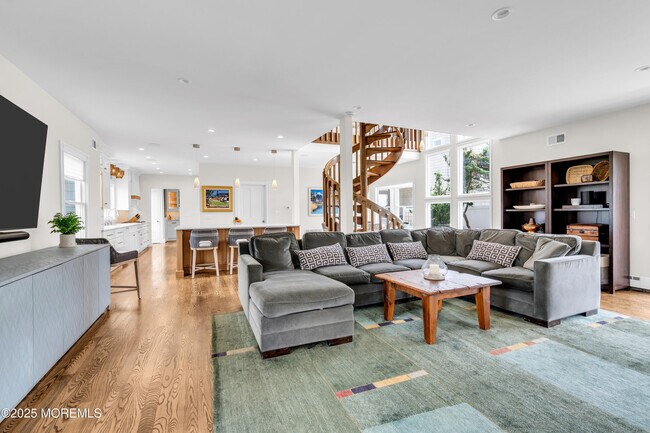 Building Photo - 1612 Ocean Ave N