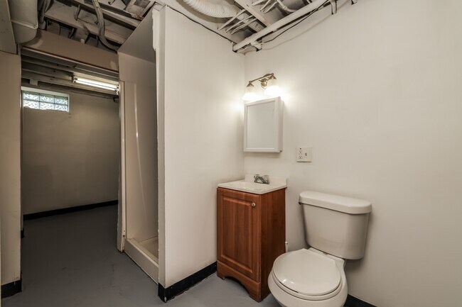 Building Photo - 2908 Ghent Ave