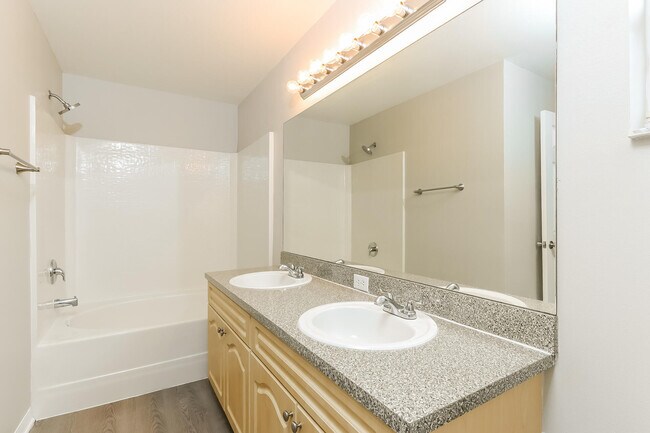 Building Photo - 1302 SW Amboy Ave