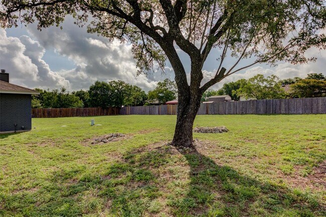 Building Photo - 111 Jane Ellen Cove