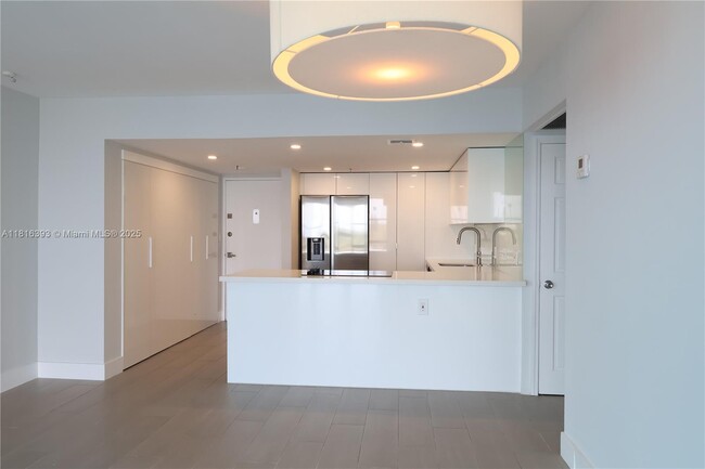 Building Photo - 20515 E Country Club Dr