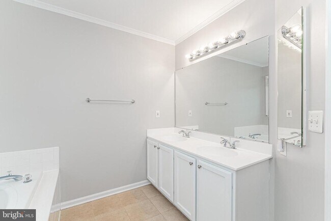 Building Photo - 7877 Dogue Indian Cir