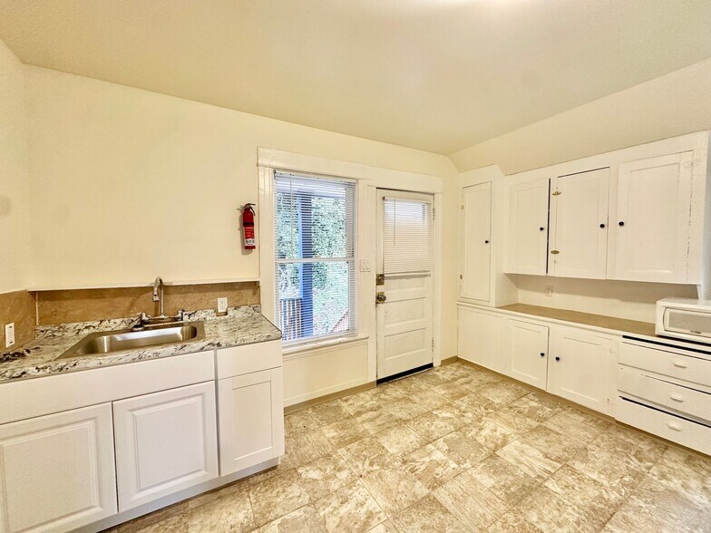 Building Photo - 2058 14th Ave W