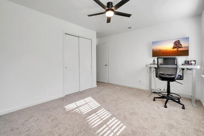 Building Photo - 890 Richardson Rd