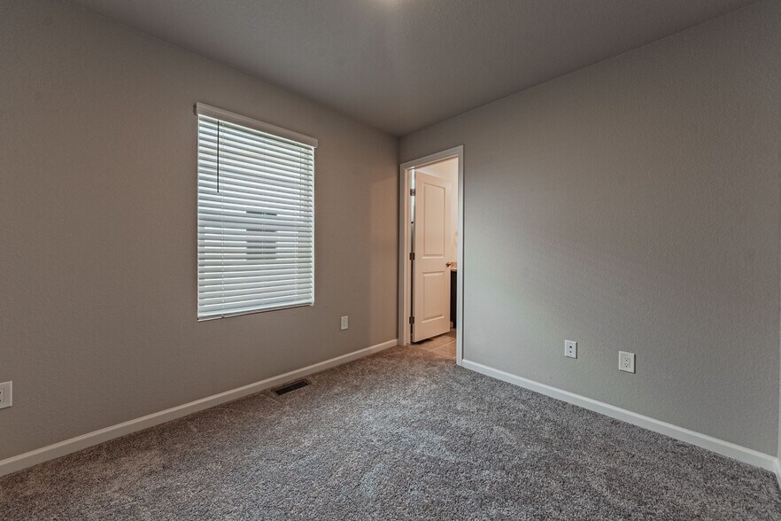 Building Photo - 10653 Columbite Hts