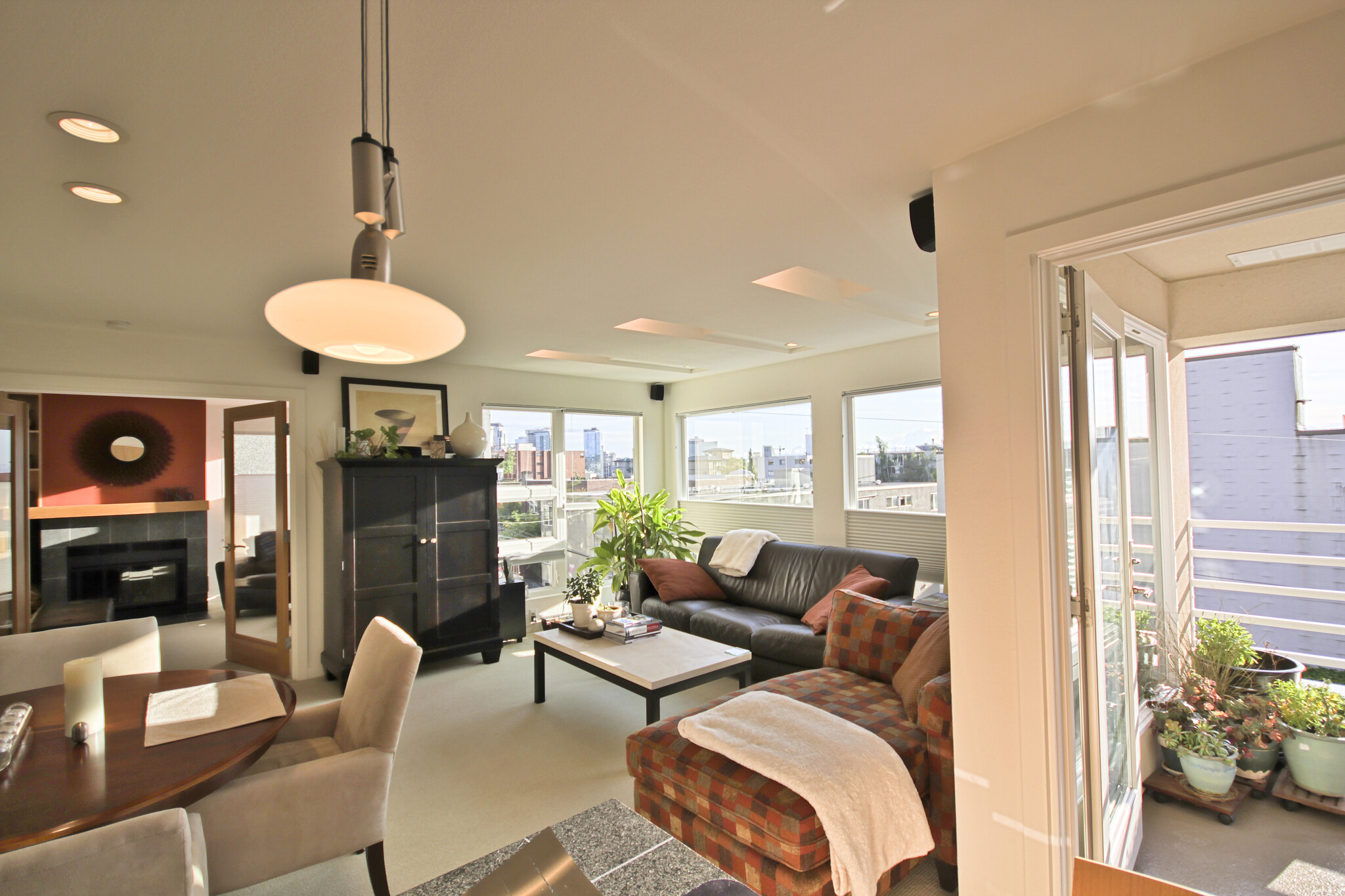 Spacious and light open living/dining/kitchen area adjacent to large private covered deck - 535 Summit Ave E