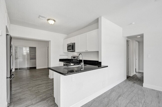 Building Photo - 651 SW 15th St