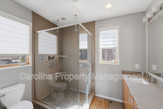 Building Photo - 919 Westbrook Dr