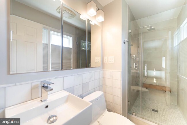 Building Photo - 610 Valley Brook Dr