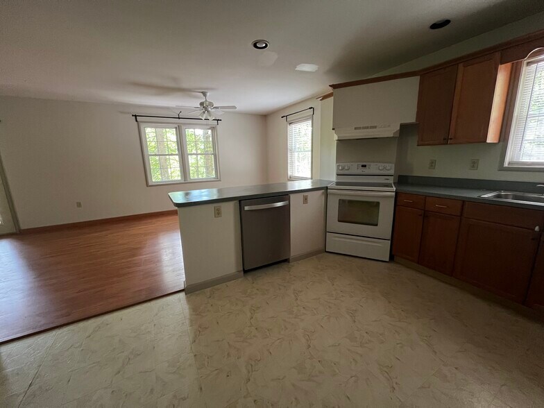 Building Photo - 24 Beckett Dr