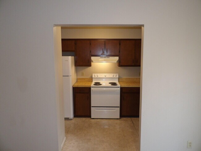 Building Photo - 204 Landings Dr
