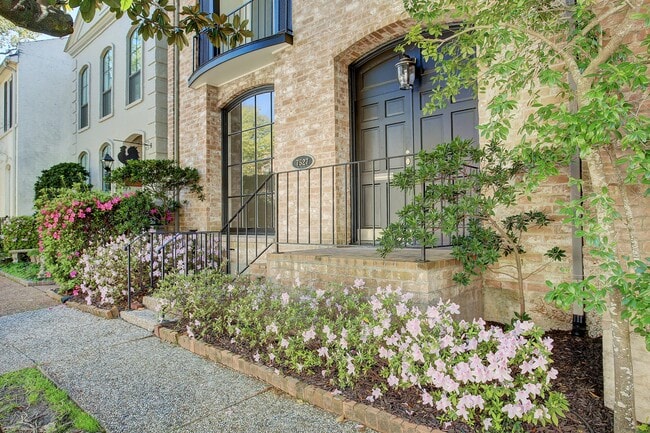 Building Photo - 7527 Del Monte Dr