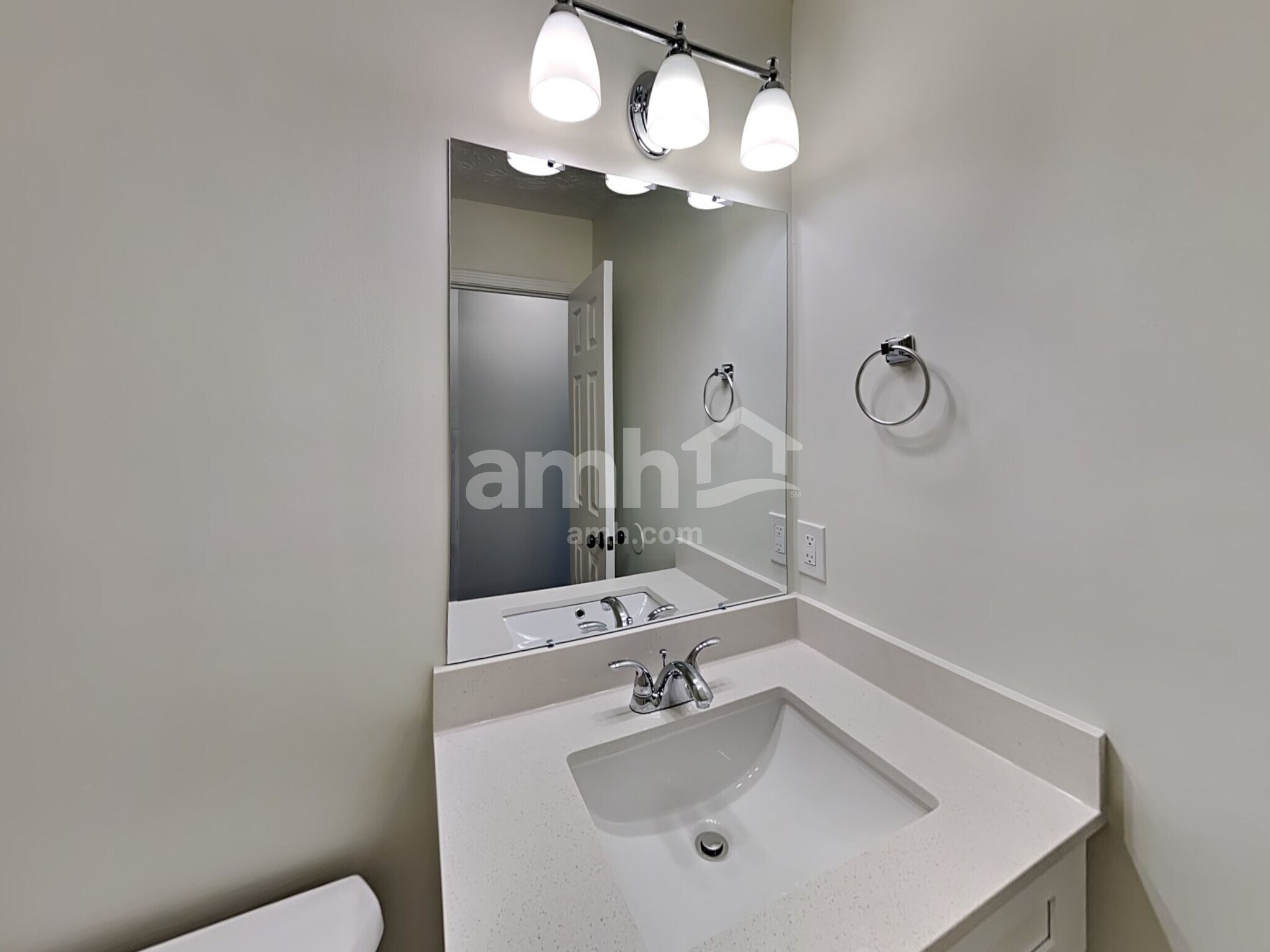 Building Photo - 6028 Woodcreek Dr